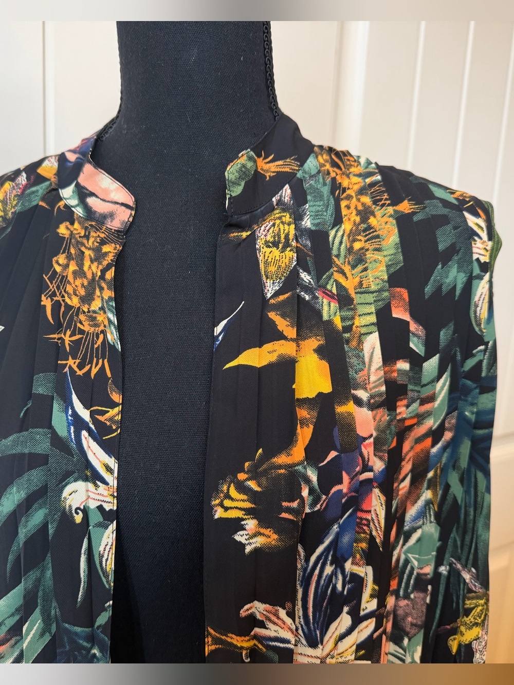 Anthropologie Black Floral Pattern Pleated Kimono Duster - Picture 3 of 7